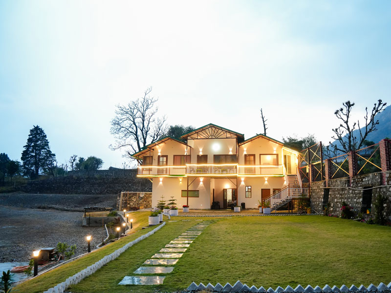 Cozy home stay in Naukuchiatal with lake view