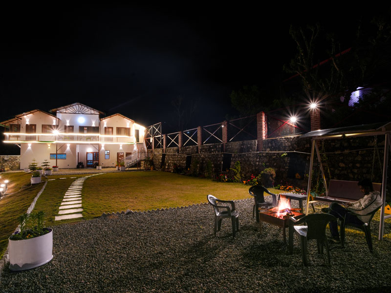 Cozy home stay in Naukuchiatal with lake view