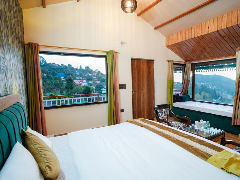 Cozy home stay in Naukuchiatal with lake view