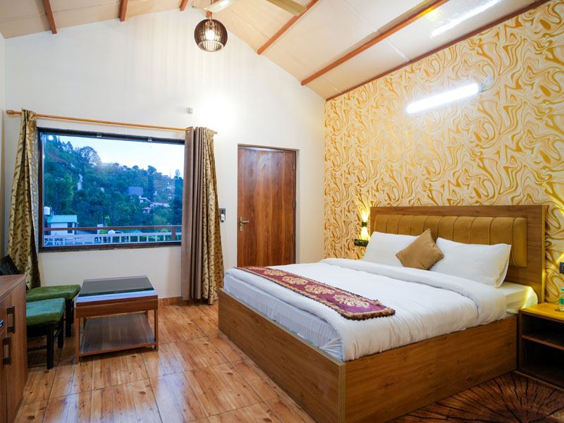 Cozy home stay in Naukuchiatal with lake view