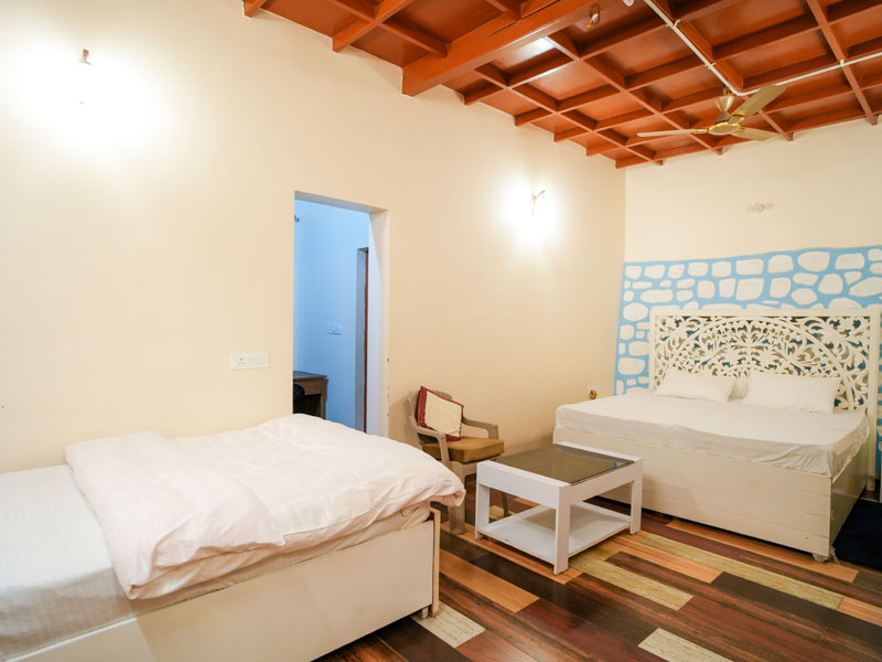 Cozy home stay in Naukuchiatal with lake view