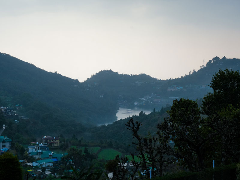 Cozy home stay in Naukuchiatal with lake view