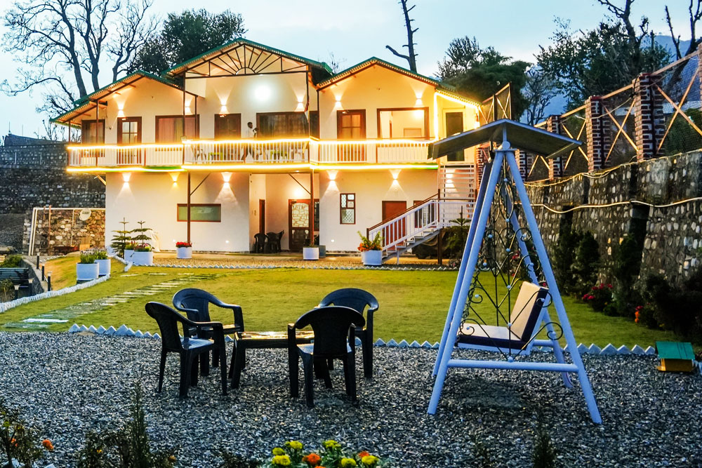 Luxury Stay in Naukuchiatal with Scenic Views