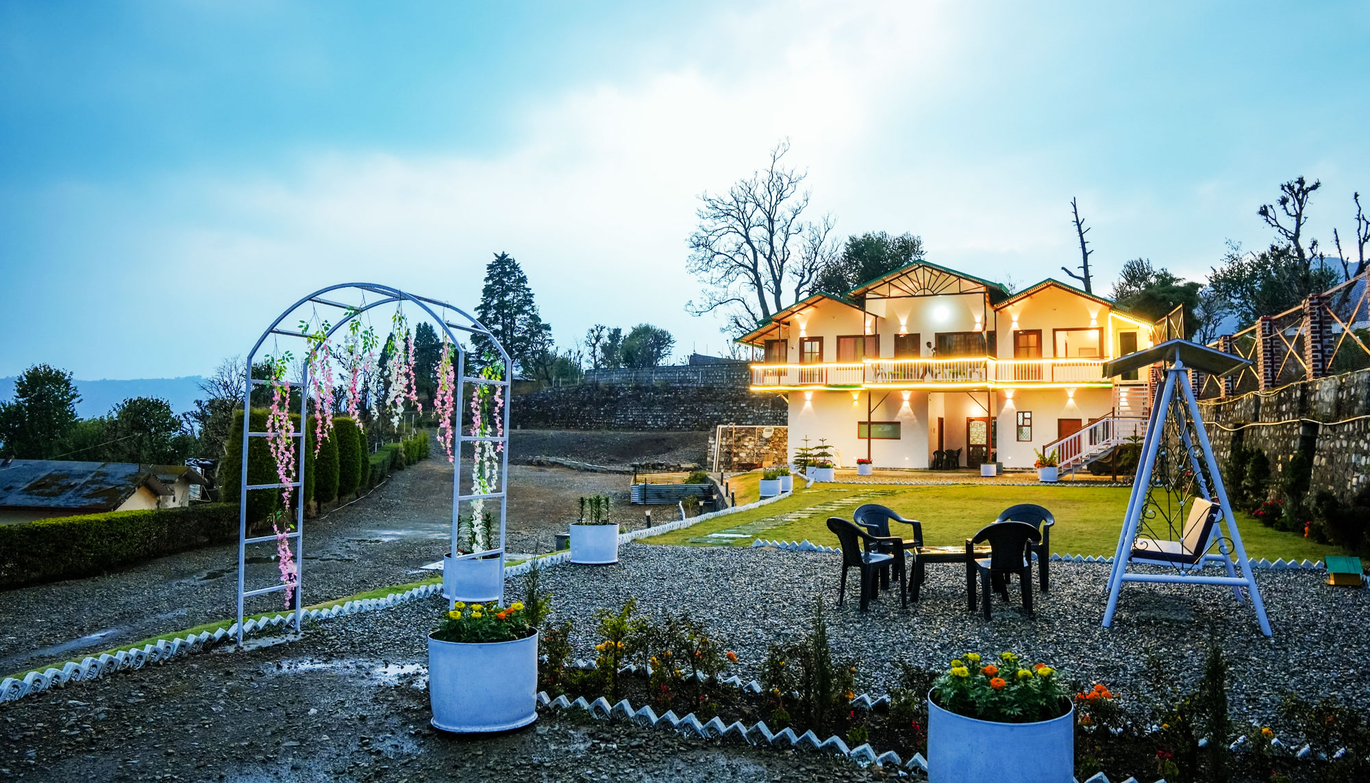Spacious Family Room at Monal Meadows near Naukuchiatal